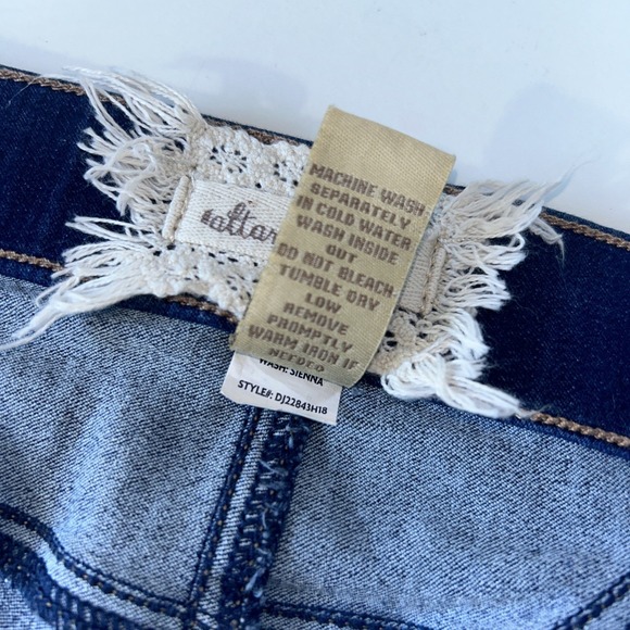 ALTAR'D STATE Woman's Large Pull on Soft Flared Jeggings Mid Wash Stretchy - Picture 13 of 14